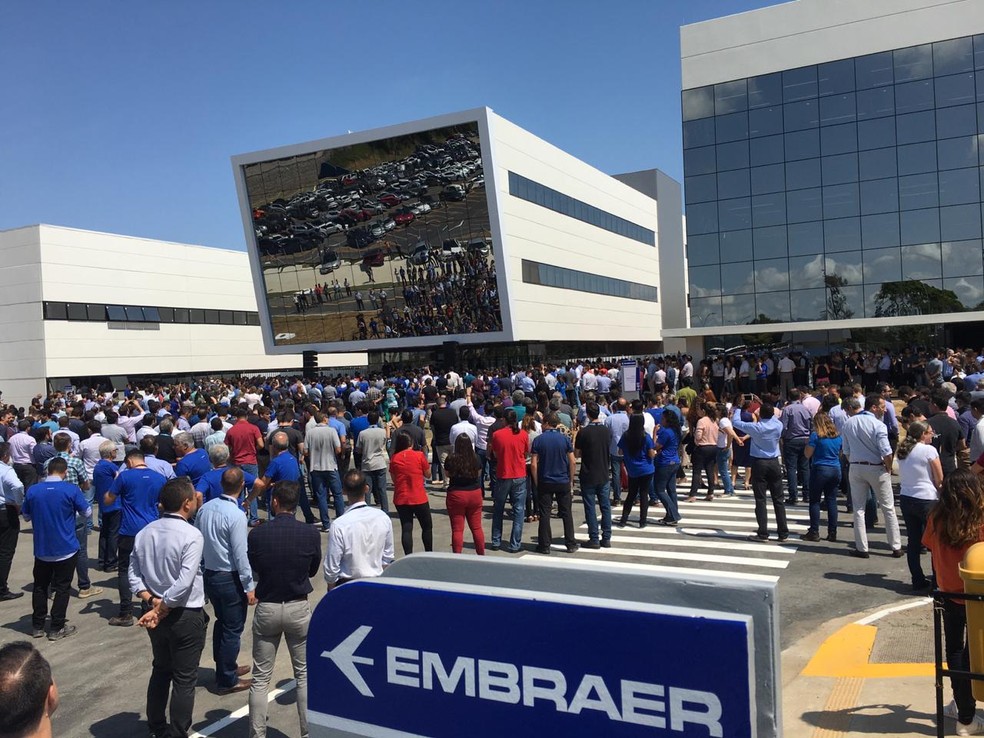 Los funcionarios conocieron la estructura de la unidad Eugênio de Melo el martes pasado.  - Foto: Embraer / Divulgación