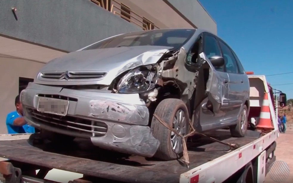 Carro de cantor sertanejo foi apreendido após acidente com 2 feridos na BA (Foto: Reprodução/TV Oeste)