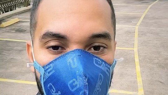 Gil do Vigor vai à igreja se reconectar e diz: 'Bem recebido e muito feliz'