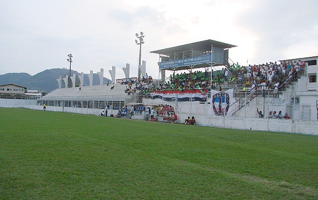 Estádio Robertão, na Serra (Foto: Igor Gonçalves/Globoesporte.com)