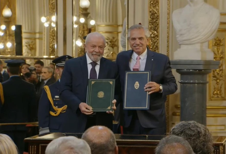Lula e Fernández seguram declaração conjunta bilateral