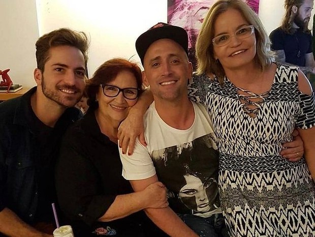 Thales Bretas e Paulo Gustavo com suas mães (Foto: Reprodução/Instagram)