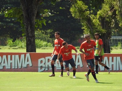 Jorge volta a trabalhar, e Mancuello é titular em coletivo do Flamengo