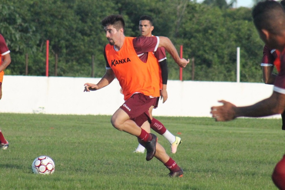 Robson pretende utilizar experiência na Série D para ajudar América-RN na competição (Foto: Canindé Pereira/Divulgação)