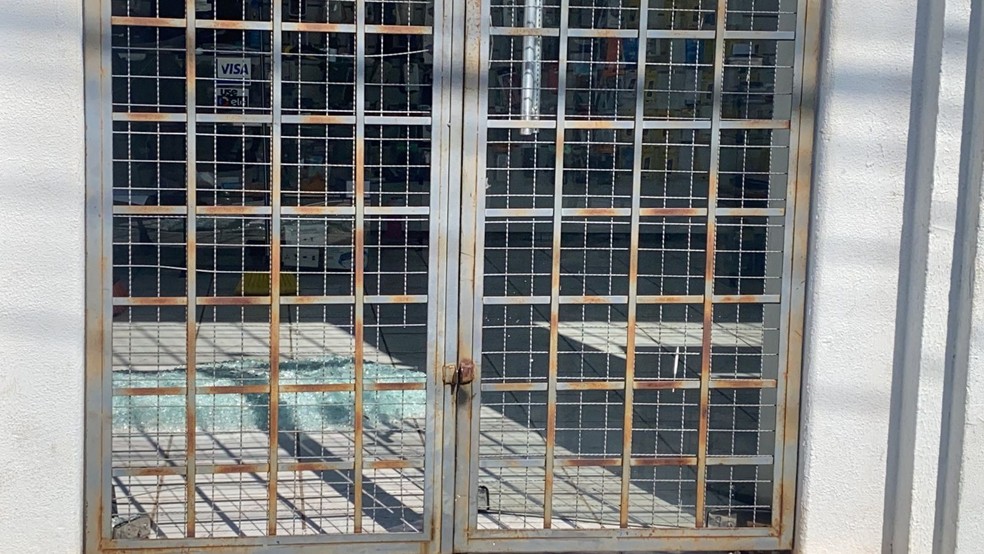 Dono teria percebido a invasão na loja em Agudos por meio das câmeras de segurança  — Foto: Gabriela Prado/TV TEM 