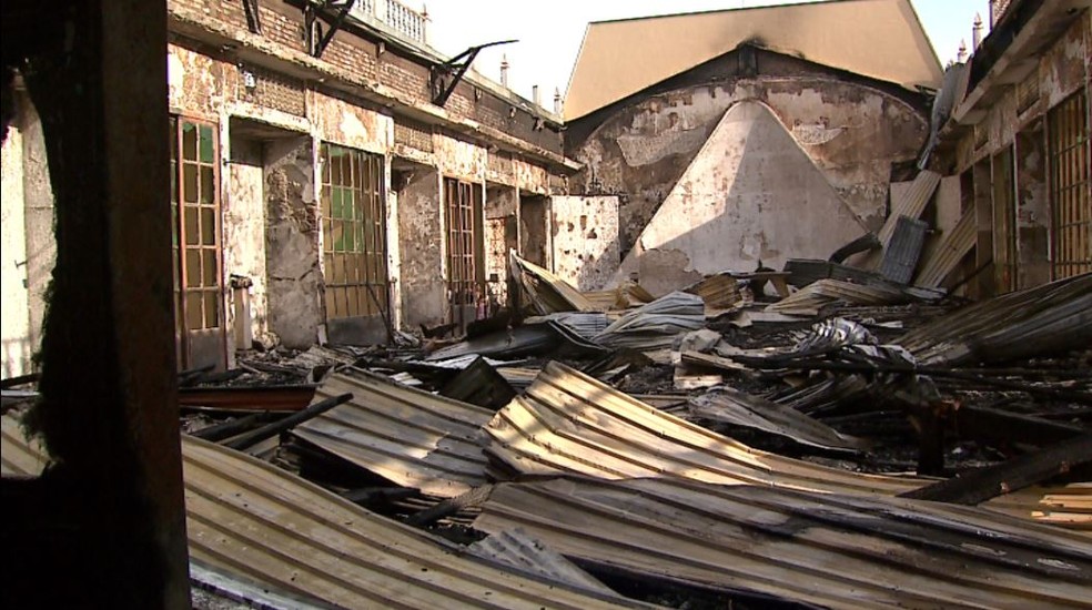 Parte interna da igreja foi completamente destruída em Guariba, SP (Foto: Chico Escolano/EPTV)