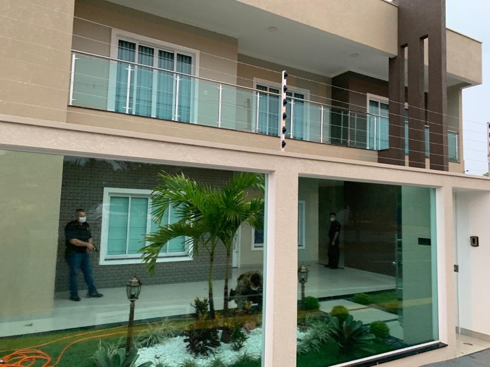 Operação mira imóveis de luxo que pertencem aos alvos da quadrilha  — Foto: Divulgação/PF 