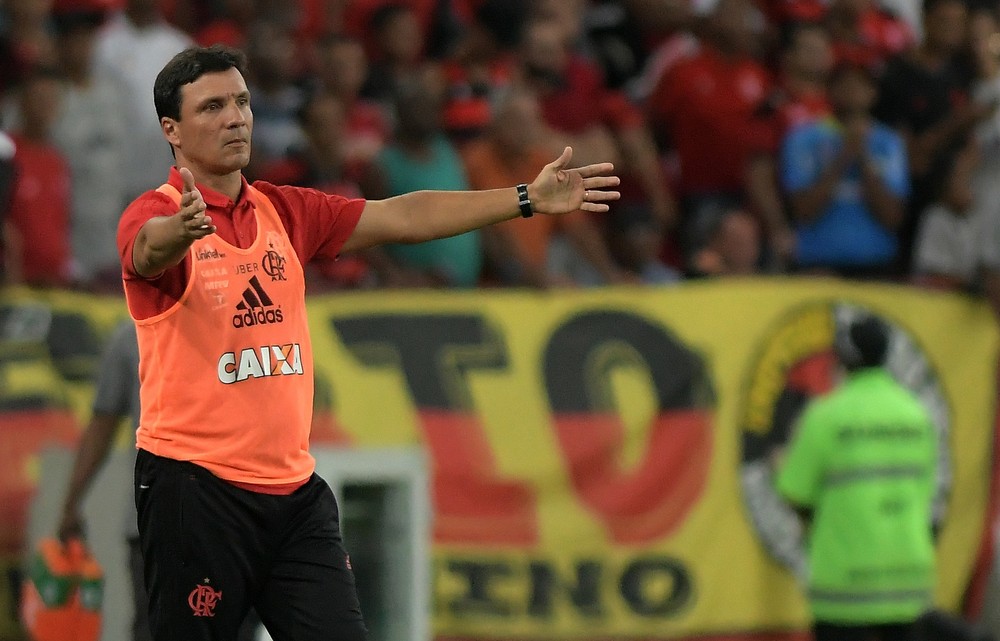 Vida sem Diego: melhor apostar em outro camisa 10 ou se fechar com três volantes?