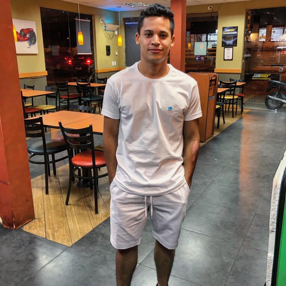 Matheus Nunes, 22 anos, era gerente em uma rede de fast food na Zona Sul de Teresina — Foto: Facebook/Matheus Nunes
