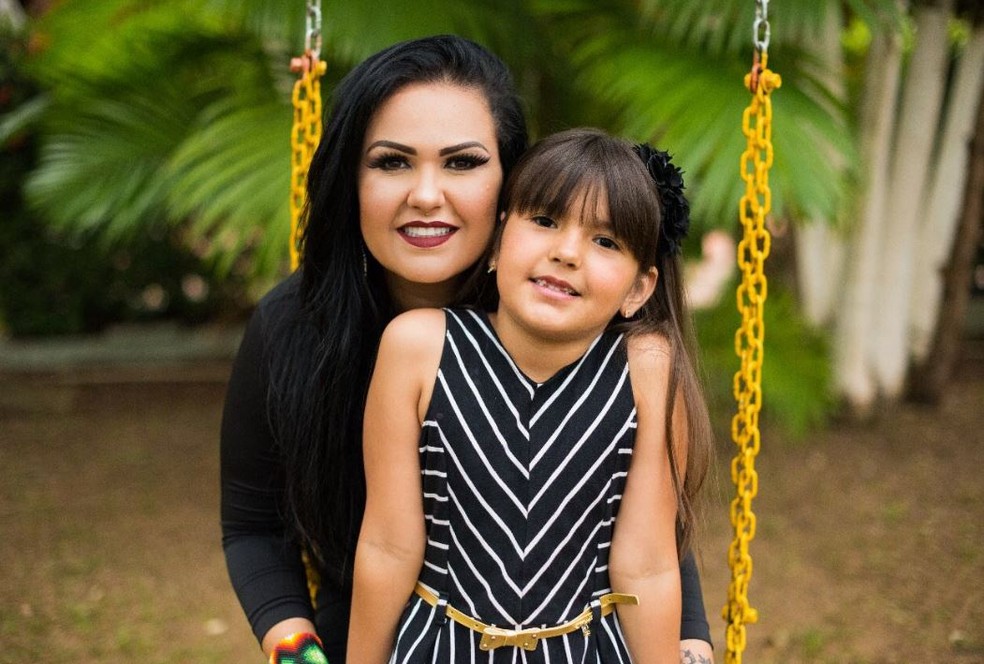 Mara e a filha possuem um canal no Youtube, onde abordam várias questões  (Foto: Mara Rejane/Arquivo pessoal)