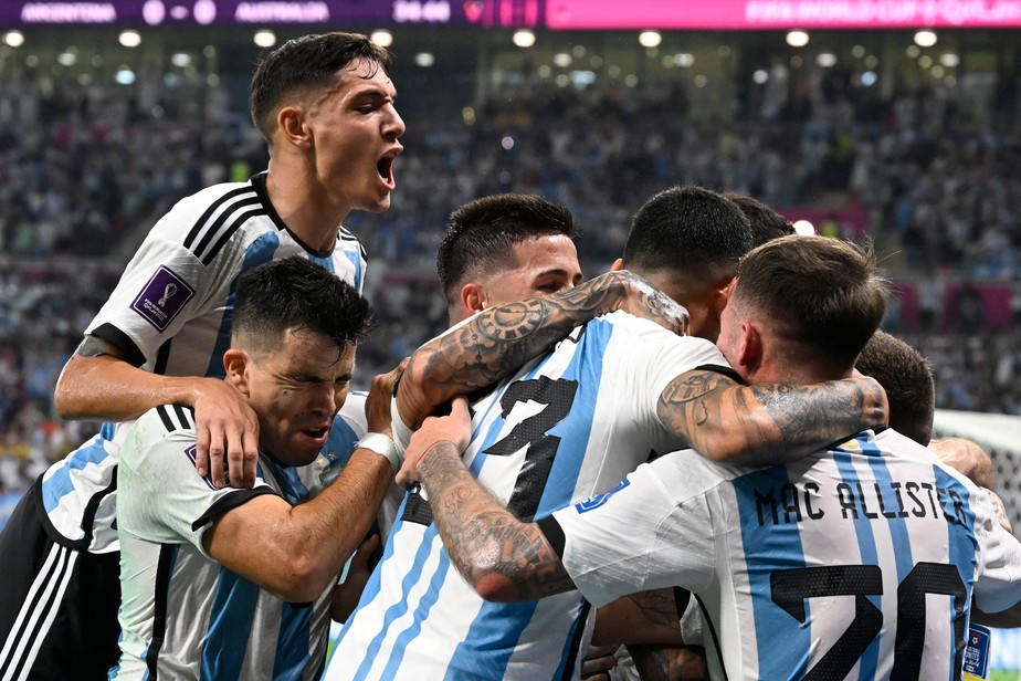 Jogadores da Argentina comemoram gol sobre a Austrália