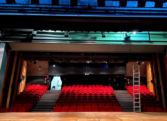 Visão do palco do teatro Aliança Francesa (Foto: Acervo Pessoal )