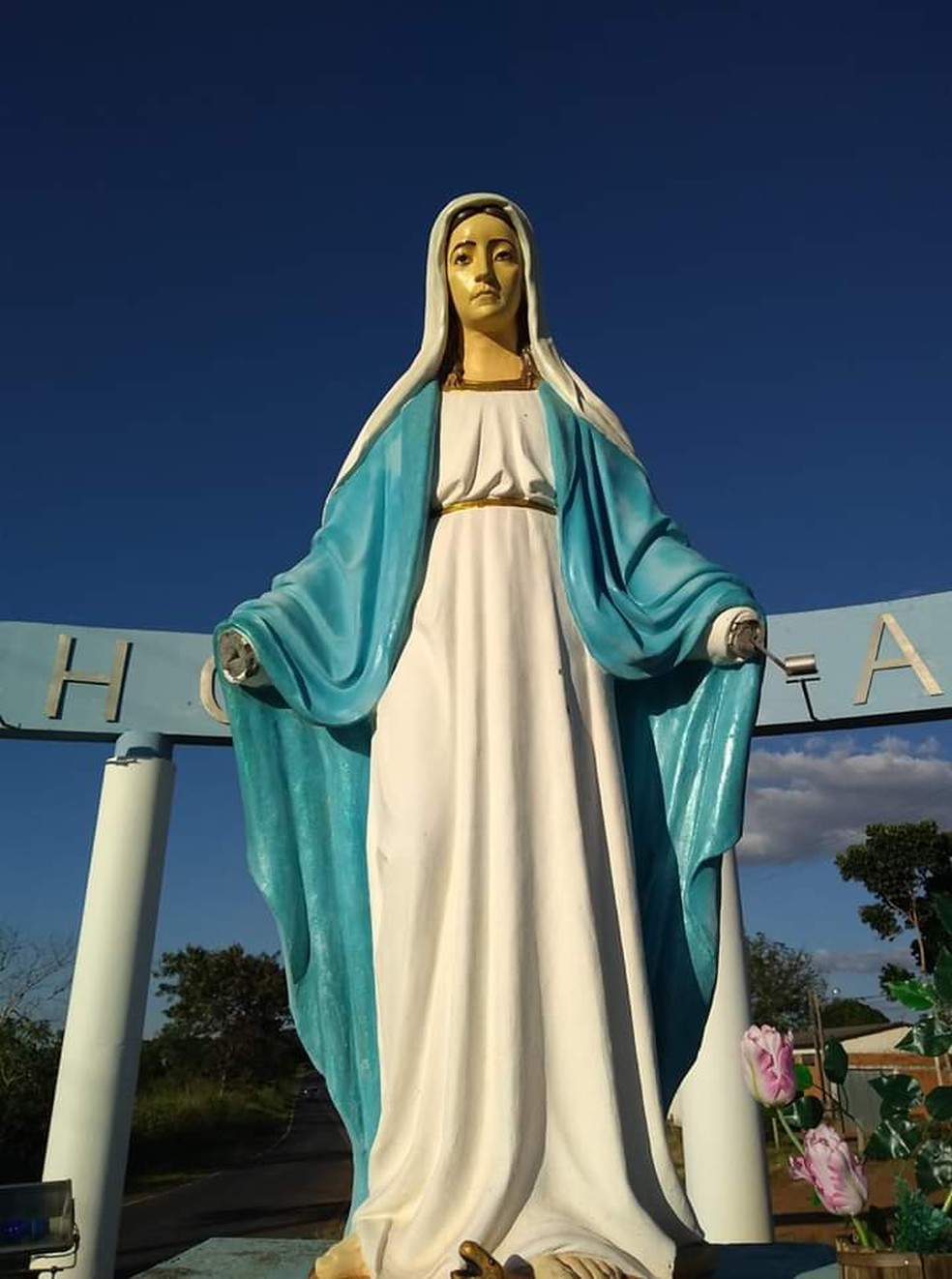 Imagem de santa na entrada de Nossa Senhora das Graças tem as mãos  arrancadas | Norte e Noroeste | G1
