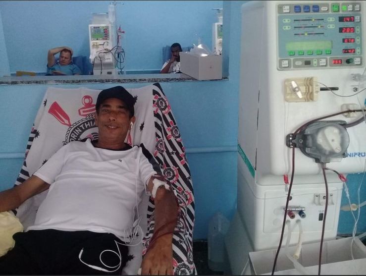 Aposentado com doença crônica e amputação luta por transporte ou tratamento mais próximo: 'descaso'
