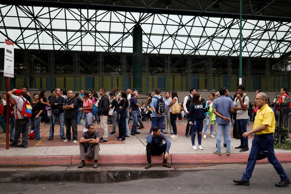 Blecaute na Venezuela interrompe funcionamento de metrô de Caracas — Foto: Carlos Garcia Rawlins/Reuters
