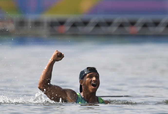 Isaquias Queiroz bronze canoagem Olimpíada Rio (Foto: Damien Meyer / AFP)