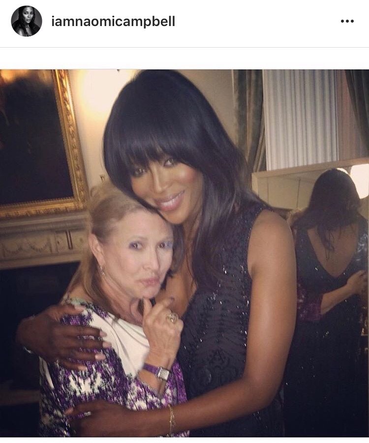 Naomi Campbell postou foto com Carrie Fisher para homenagear Debbie Reynolds (Foto: Reprodução)