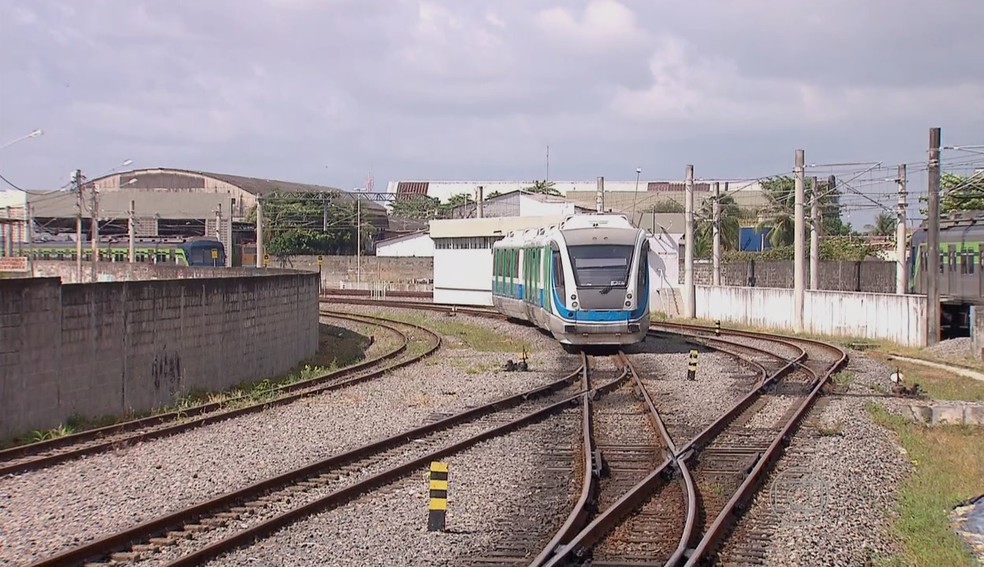 Caso ocorreu nos trilhos do VLT, no Cabo de Santo Agostinho (Foto: Reprodução/TV Globo)