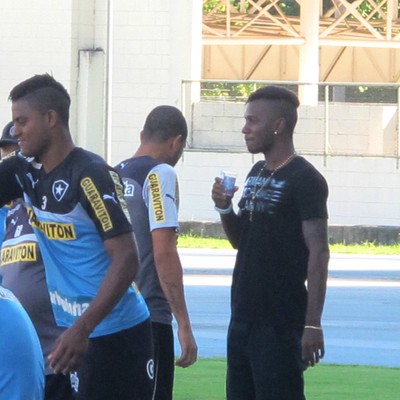 Hyuri no treino do Botafogo (Foto: Fred Huber)