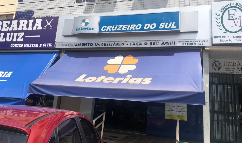 Lotérica do Cruzeiro Velho,  em Brasília, onde presidente Jair Bolsonaro fez aposta na Mega da Virada, nesta quinta (26) — Foto: Aline Ramos/G1 
