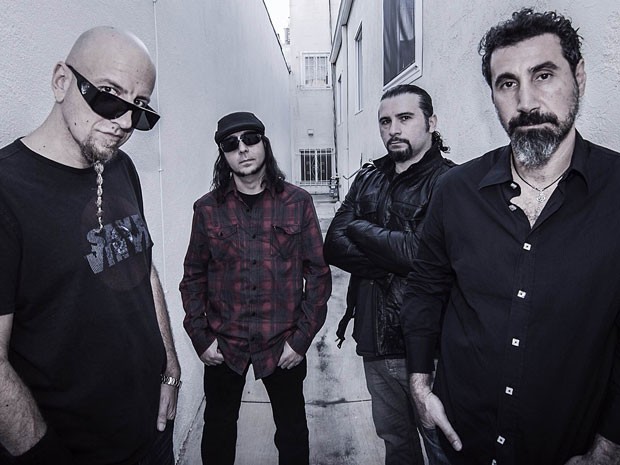 A banda americana System of a Down, liderada por  Serj Tankian, primeiro à direita (Foto: Divulgação)