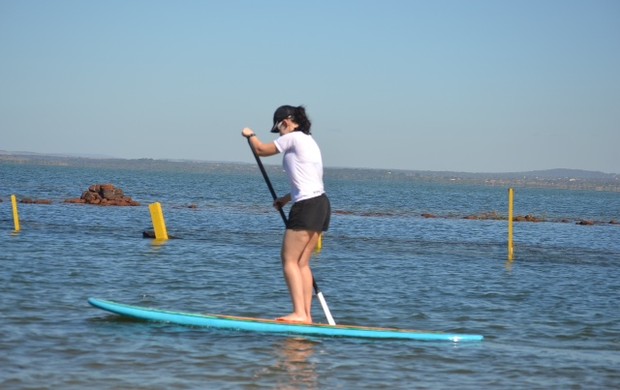 Prática de Stand Up Paddle em Palmas (Foto: Manoela Cunha)