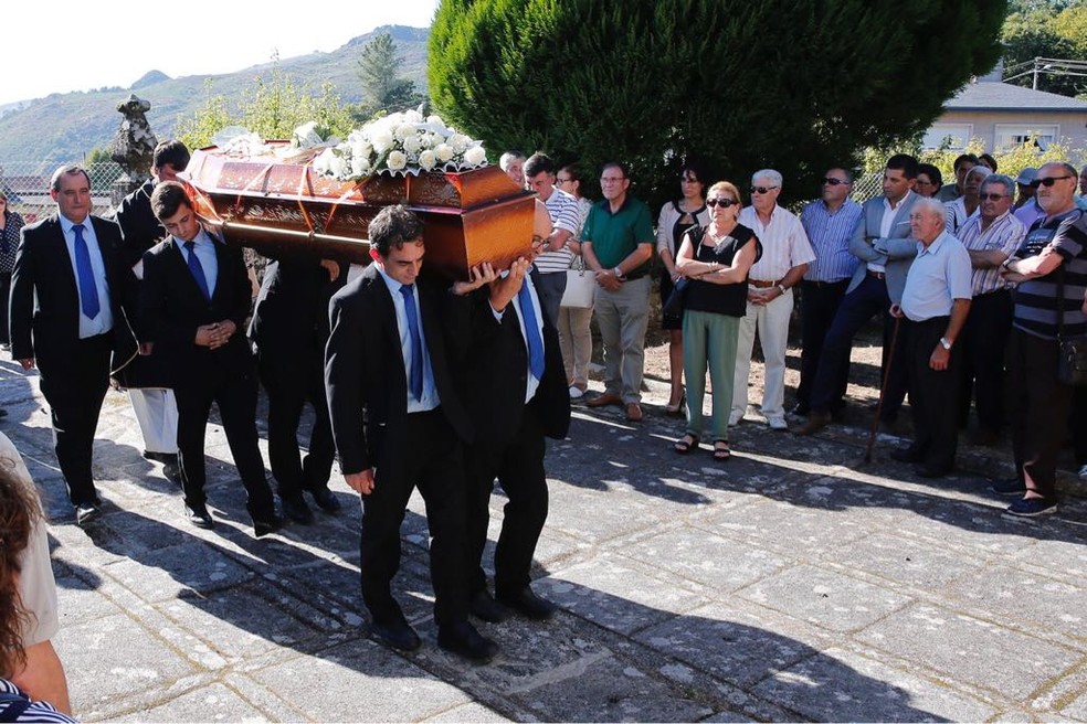 Corpo de Márcio Perez foi enterrado na Espanha — Foto: Emilio Moldes / La Voz de Galicia