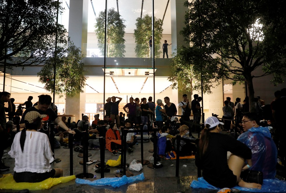 Fãs fazem fila para comprar novo iPhone em Cingapura (Foto: Edgar Su/Reuters)