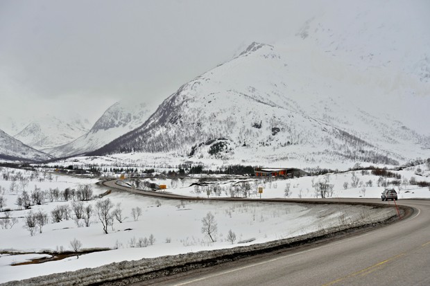 Prédio industrial no ártico (Foto: Nil Petter Dale/Divulgação)