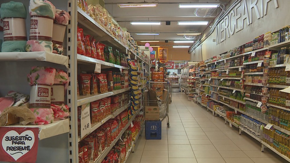 Pre&ccedil;os do grupo alimenta&ccedil;&atilde;o e bebidas tiveram uma desacelera&ccedil;&atilde;o m&eacute;dia na RMS &mdash; Foto: Reprodu&ccedil;&atilde;o/RBS TV