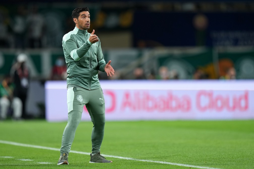 Vitória justa, equipe inteligente: Abel elogia Palmeiras na classificação à final do Mundial