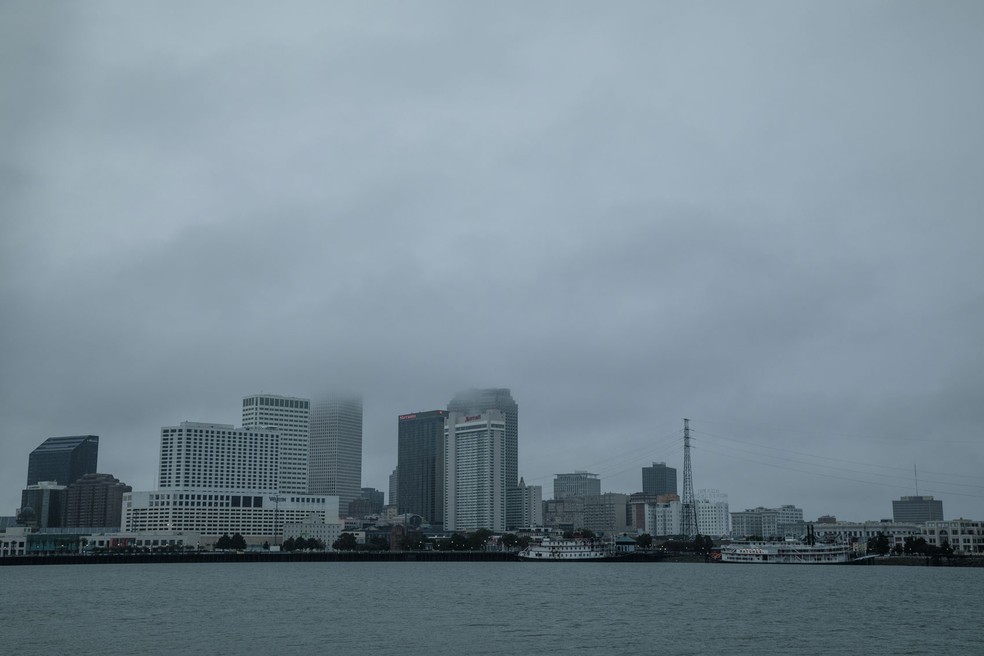 Nuvens de tempestade são vistas neste sábado (7) em Nova Orleans com a proximidade do furacão Nate ao estado de Louisiana (Foto: BRYAN TARNOWSKI / AFP)