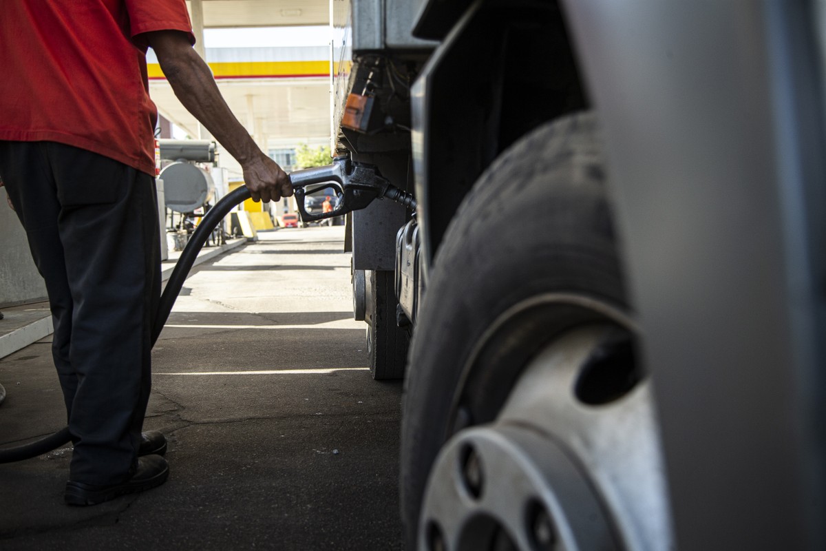 Combust&iacute;veis: Congresso discute com o governo elevar para R$ 50 bi gasto fora do teto