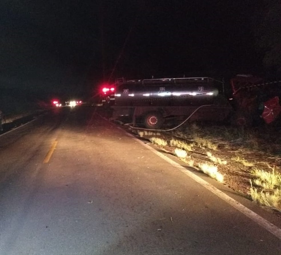 Caminhões colidiram frontalmente na SP-563 — Foto: Polícia Rodoviária/Cedida