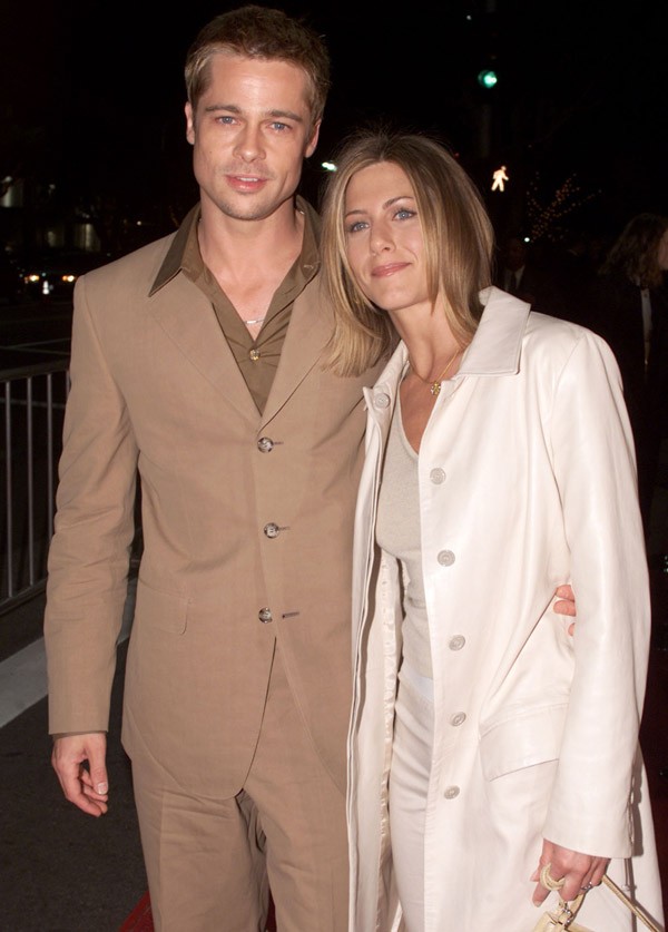 Brad, inclusive, adora a ideia. Ele já havia saído combinando com Jennifer Aniston na premiere de 'A Mexicana', em 2001 (Foto: Getty Images)