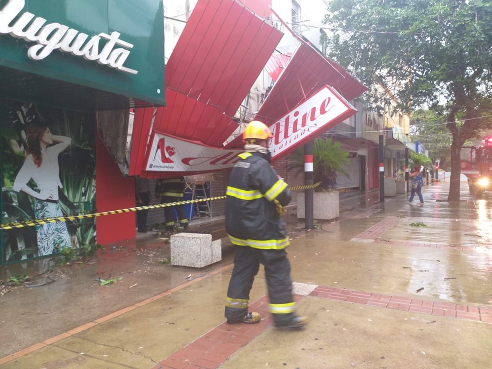 Tempestade de poeira atingiu Presidente Prudente (SP) na tarde desta sexta-feira (1º) — Foto: Heloise Hamada/TV Fronteira
