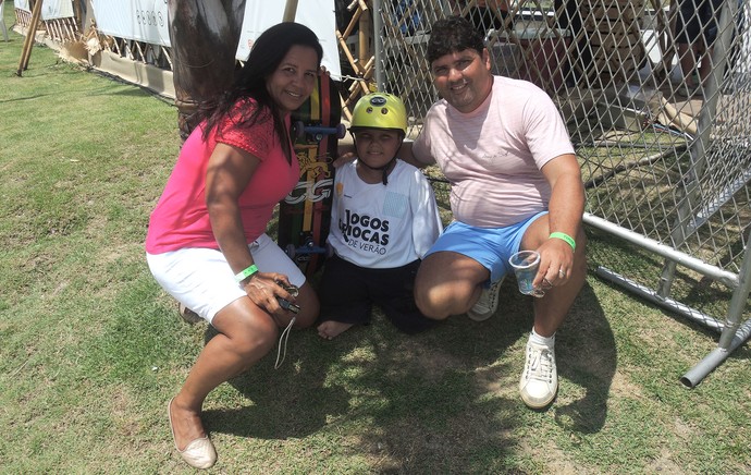 Davi, com os pais Denise e Luiz, jogos cariocas de verão (Foto: Thiago Benevenutte)