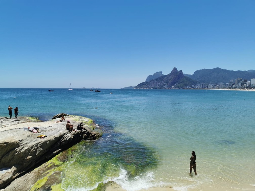 Mar cristalino na Zona Sul do Rio — Foto: Marcos Serra Lima/G1