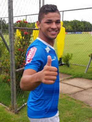 Pelas pontas ou pelo meio? Judivan vive dilema sobre posicionamento