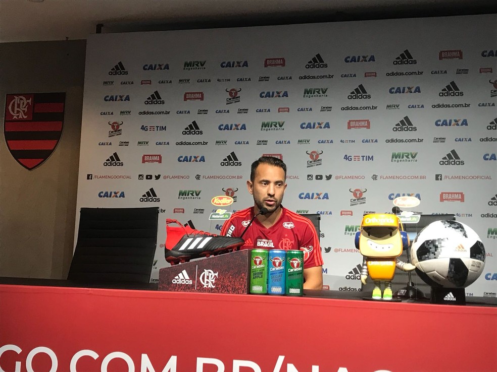 Ã‰verton Ribeiro crava que no segundo turno do BrasileirÃ£o nÃ£o existe espaÃ§o para erros (Foto: Amanda Kestelman/GloboEsporte.com)