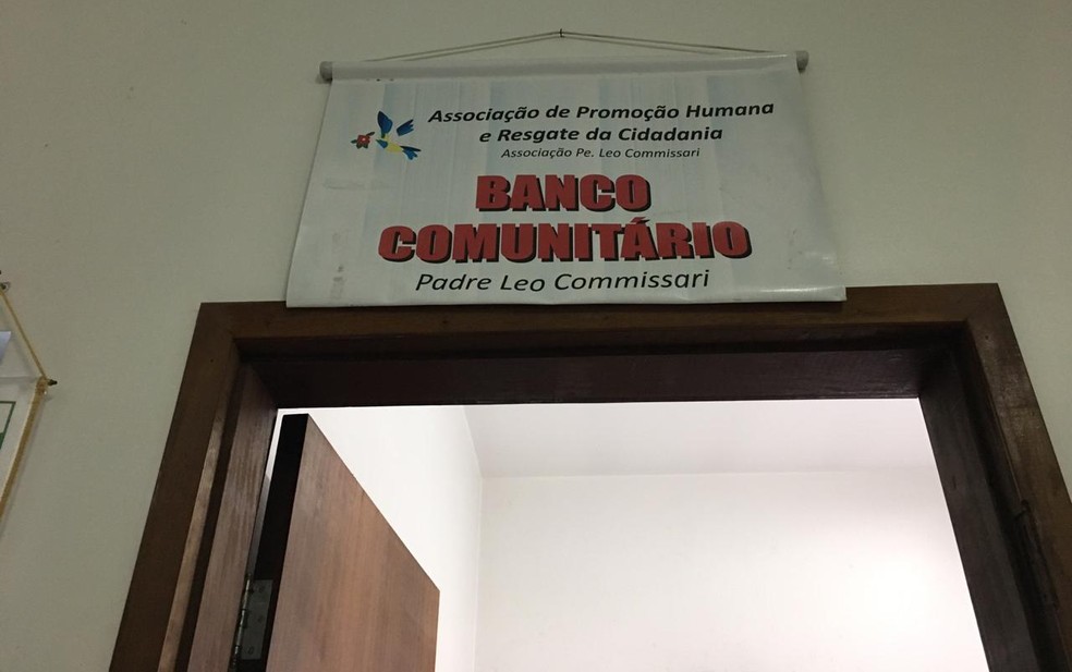 Entrada do Banco Comunitário Padre Leo Commissari em São Bernardo do Campo — Foto: Deslange Paiva/ G1 SP