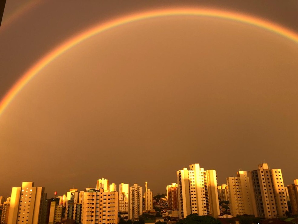 Arco-íris duplo chamou atenção — Foto: Arquivo pessoal/Jéssica Jacomelli