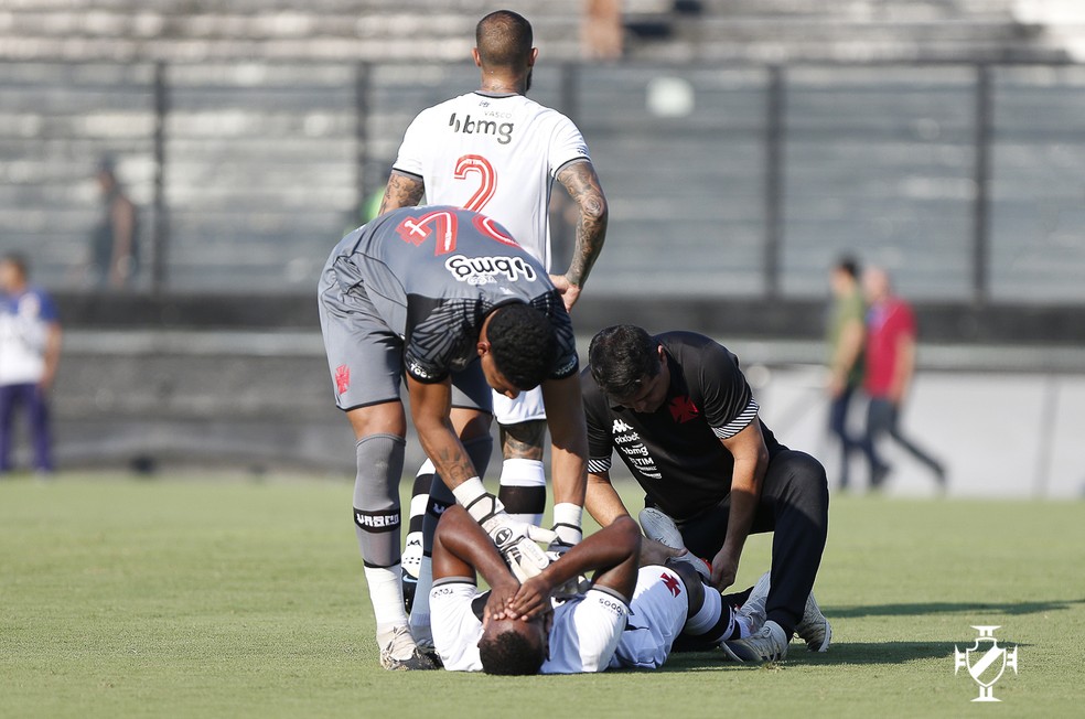 Ulisses, do Vasco, se machucou no jogo contra o Resende — Foto: Rafael Ribeiro / Vasco