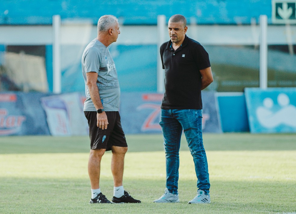 Técnico Márcio Fernandes e o coordenador de futebol do Paysandu, Lecheva — Foto: John Wesley/Paysandu