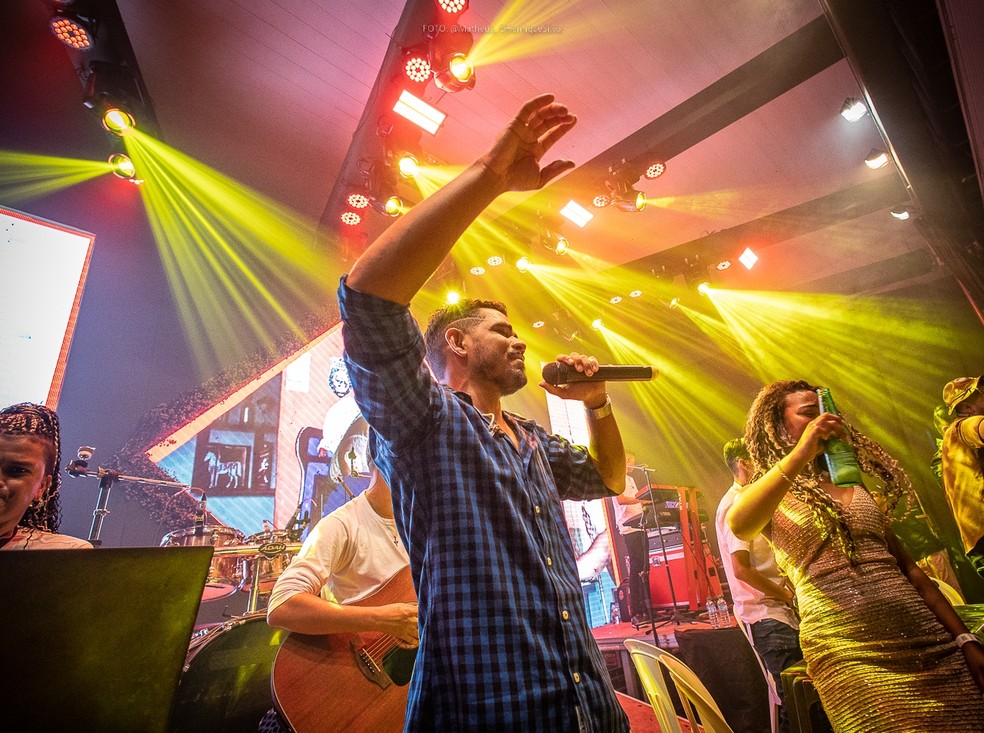 Evoney Fernandes j faz shows trs semanas depois de lanar CD  Foto: Divulgao