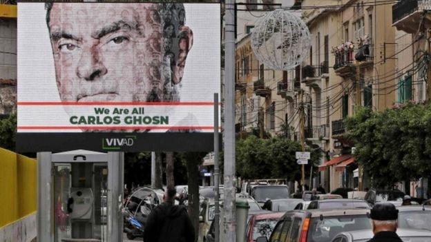 Cartaz de apoio a Ghosn em Beirute, onde ele cresceu e é uma figura popular (Foto: AFP via BBC News Brasil)