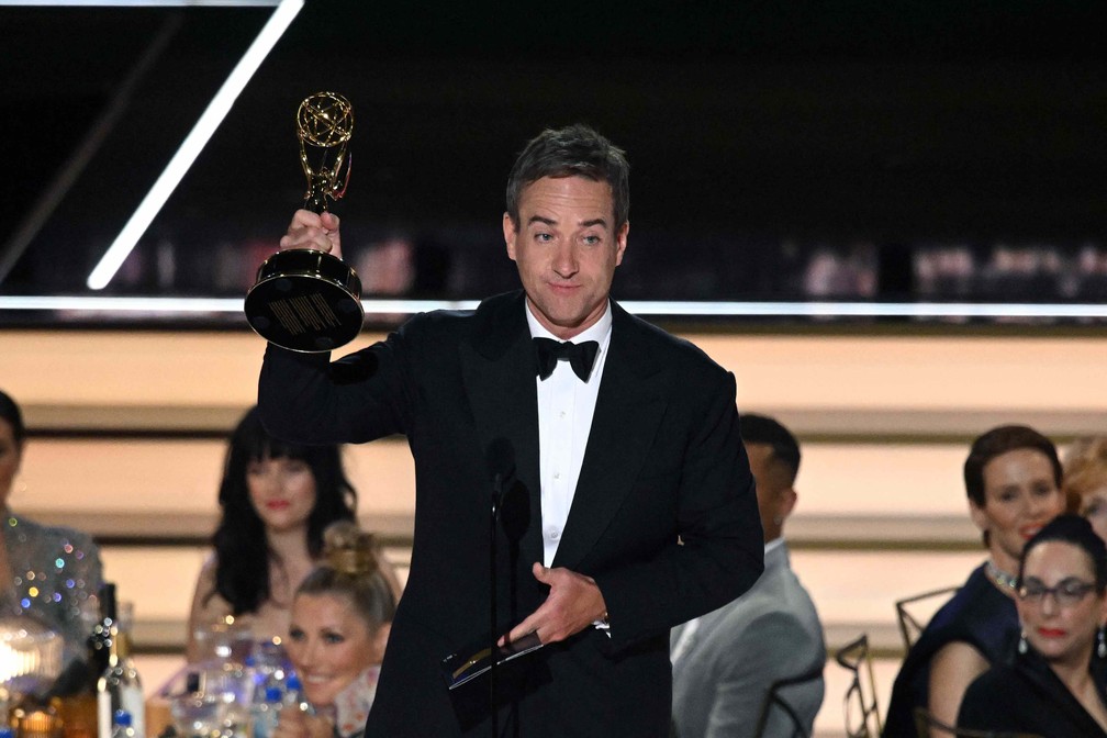 Matthew Macfadyen leva Emmy na categoria de ator coadjuvante de série de drama — Foto: Patrick T. Fallon/AFP