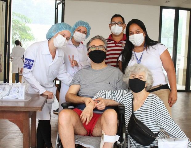 Flávio Silvino é vacinado contra Covod-19 (Foto: ADÃO/ AGNEWS)