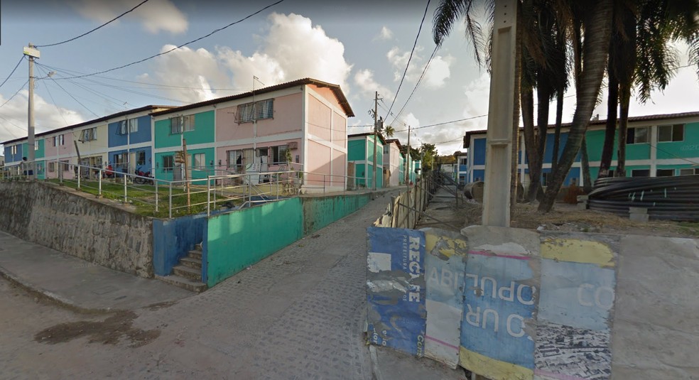 O Conjunto Habitacional Governador Miguel Arraes fica na Rua Pereira Barreto, no bairro do Passarinho, Zona Norte do Recife (Foto: ReproduÃ§Ã£o/Google Street View)
