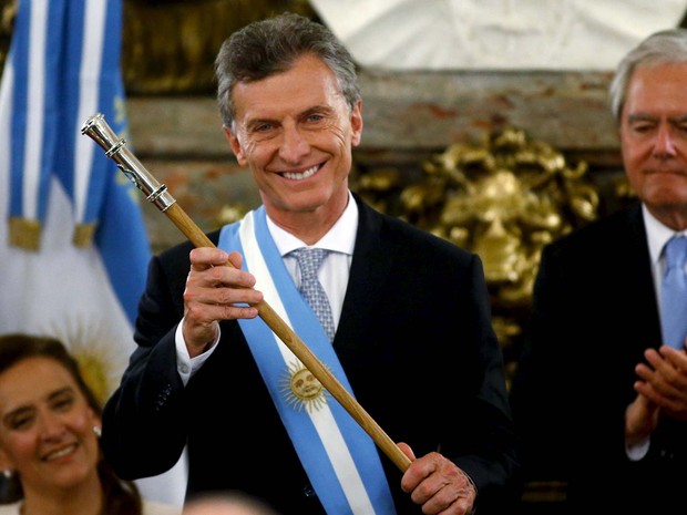 Mauricio Macri recebe faixa e bastão presidencial nesta quinta-feira (10) na Casa Rosada, em Buenos Aires (Foto: REUTERS/Marcos Brindicci)